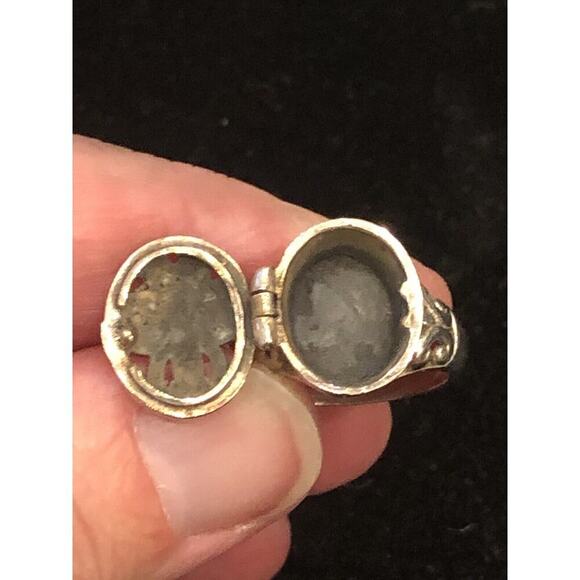 Sterling Silver Cross Gothic
 Poison Ring Hinged Sz 8 925 - Picture 7 of 8